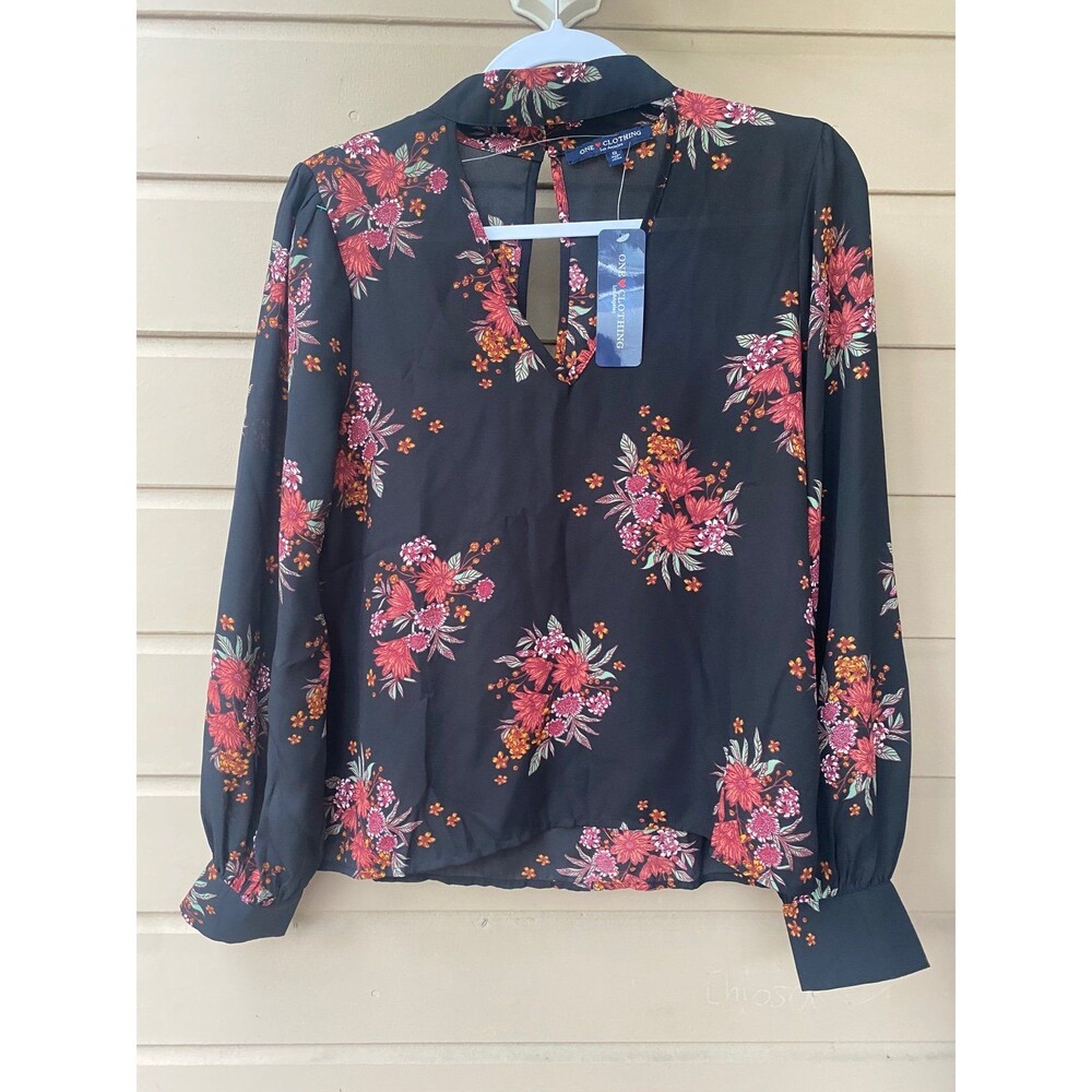 NWT One clothing Los Angeles flower printed blouse